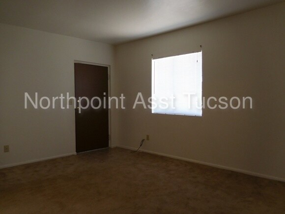 Building Photo - 3742 N Fairview Ave