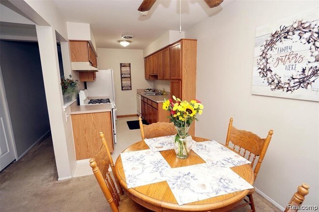Building Photo - 44409 Savery Dr