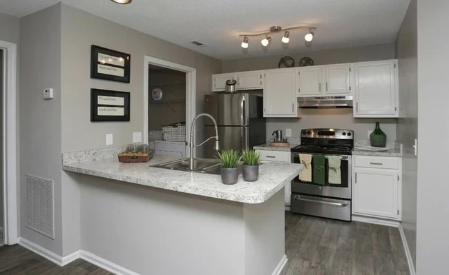 Building Photo - 1124 Loch Lomand Dr