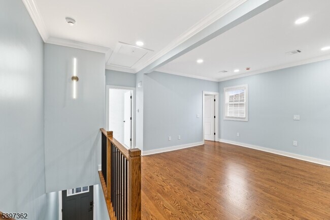 Building Photo - 8 Essex St