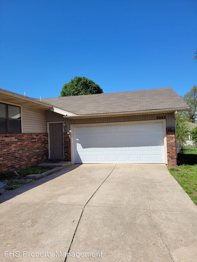 Primary Photo - 2 br, 2 bath House - 3043 W Greenwood