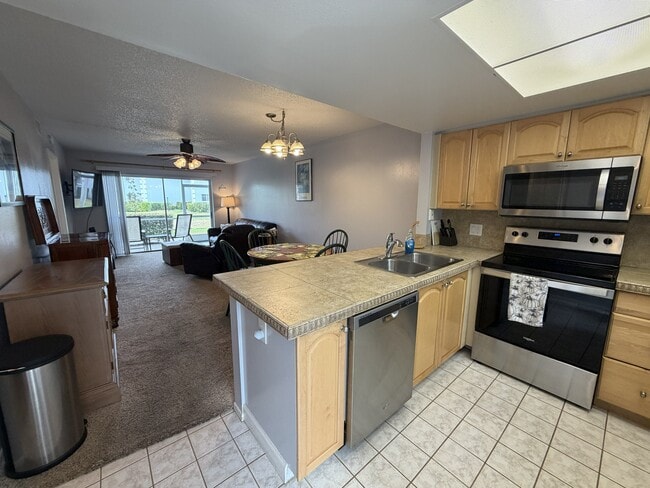 Building Photo - 8200 Summerlin Village Cir