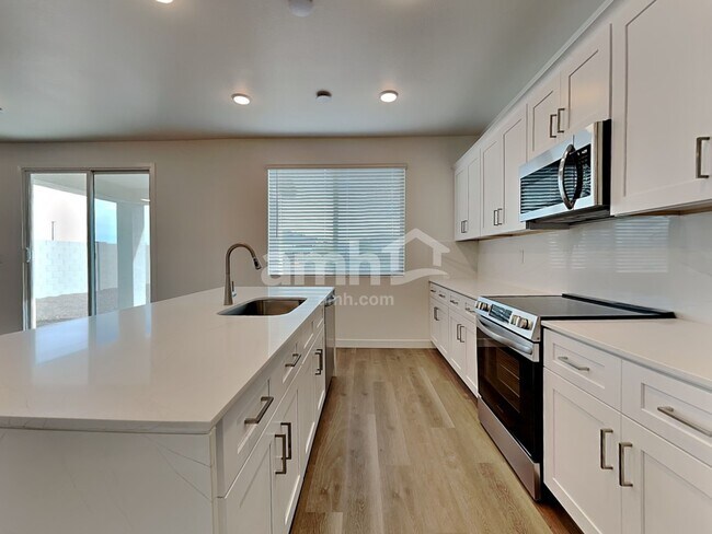 Foto del edificio - 9825 W Parkway Dr