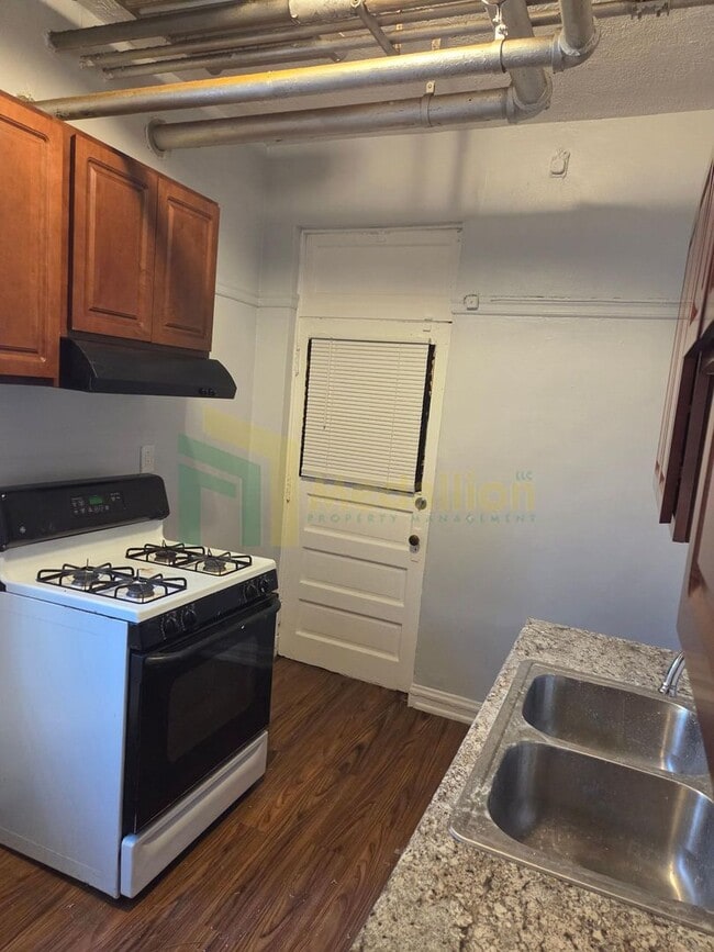 Building Photo - Bright & Spacious 2-Bedroom with Modern Up...