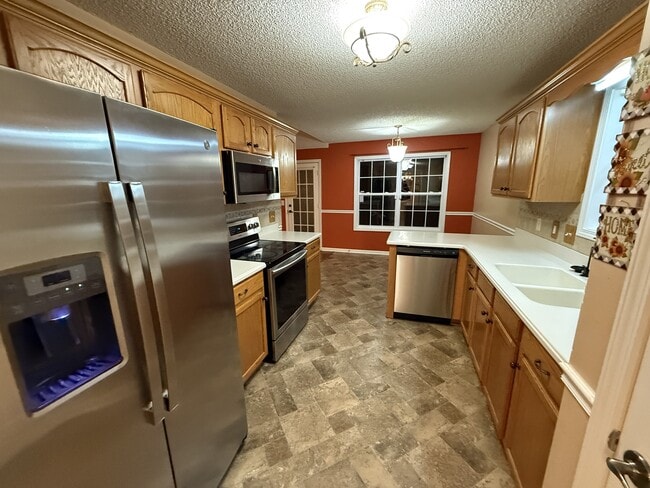 Foto del edificio - 1512 Barrywood Cir W