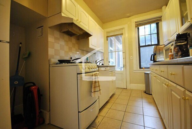 Foto del edificio - HOT ALLSTON LISTING!!!!