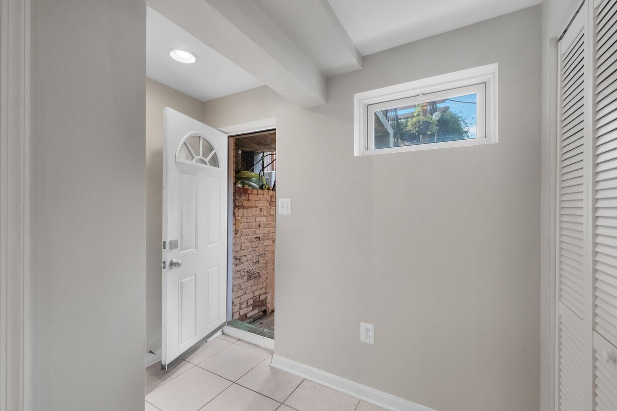 Foto principal - 318 Farragut St NW