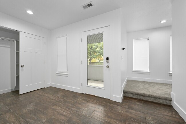 Foto del edificio - 315 W Reed Ave