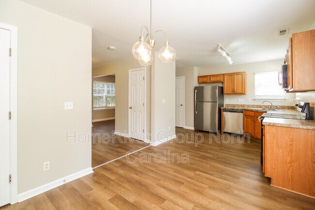 Building Photo - 1250 Maple Ridge Dr