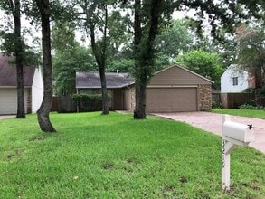 Building Photo - 3219 Villagedale Dr