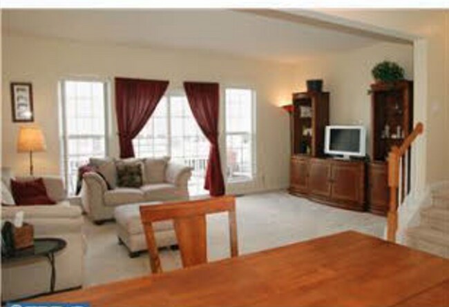 Foto del edificio - 1932 Cavalier Ln