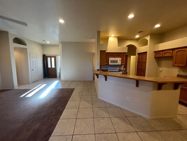 Foto del edificio - 4 BED POOL HOME!