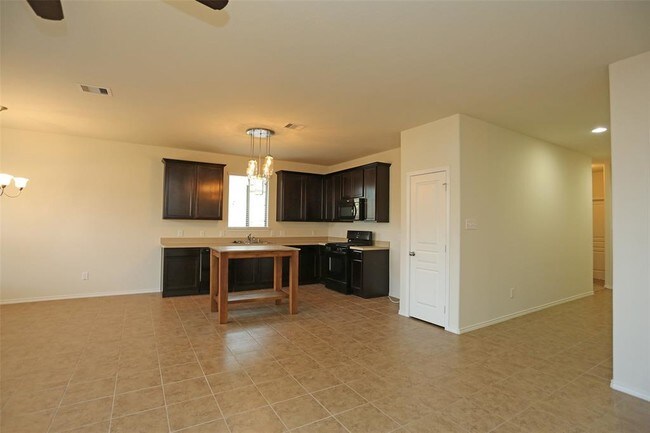 Building Photo - 8111 Jasmine Ct
