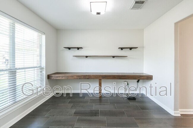 Foto del edificio - 112 Glade Bridge Ct