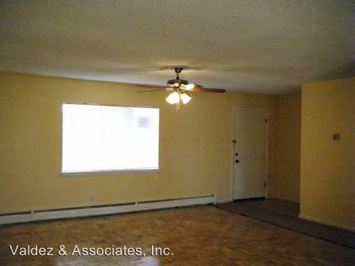 Building Photo - 410 Bishops Lodge Rd