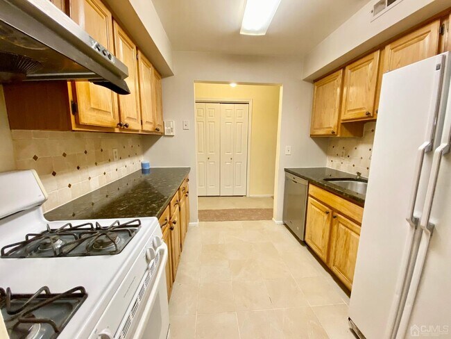 Building Photo - 43 Boulder Dr