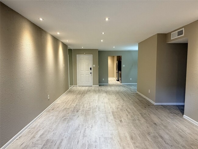 Building Photo - 2800 Jeanetta St