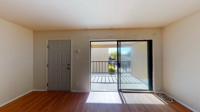 Building Photo - 1025 Valencia Dr SE