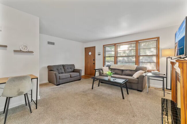 Foto del edificio - 2108 N Hood St