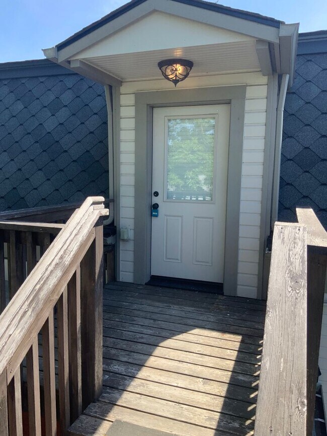 Photo - 3 Bedroom Duplex in Downtown Area Townhome
