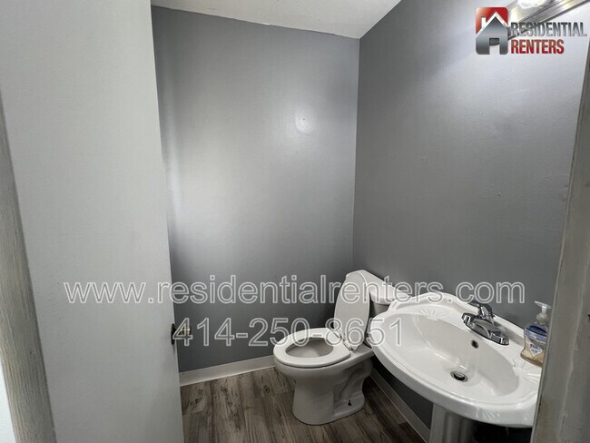 Building Photo - 6335 N 105th St