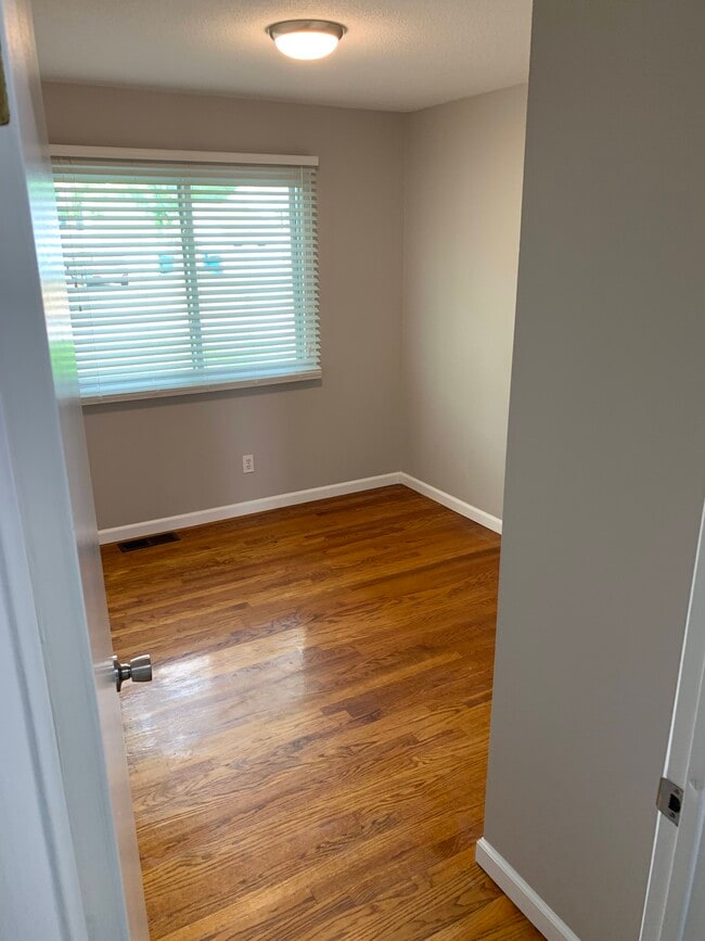 Bedroom 3, hardwood floor - 11934 Holly Brook Dr