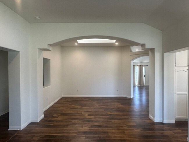 Building Photo - READY NOW! Corner home with a private SPAR...