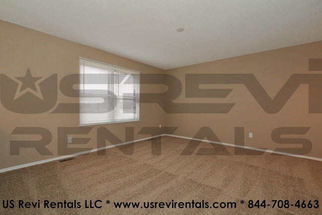 Building Photo - 2255 Central Parkway Dr