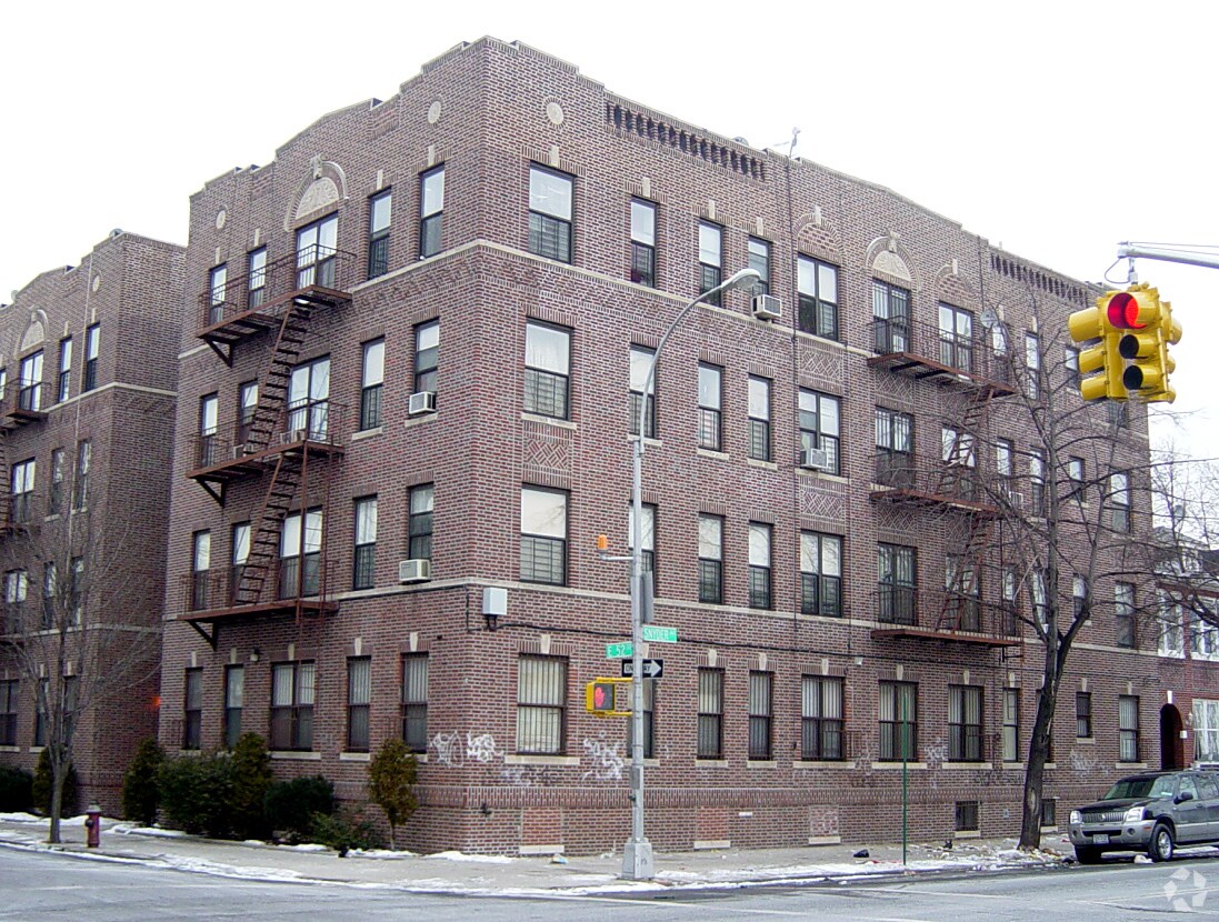 Primary Photo - 5201 Snyder Ave