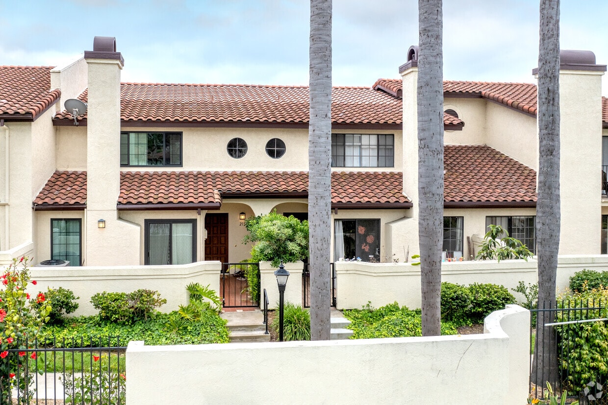 Las Palmas - 4070-4260 Porte De Palmas San Diego, CA 92122 | Apartments.com