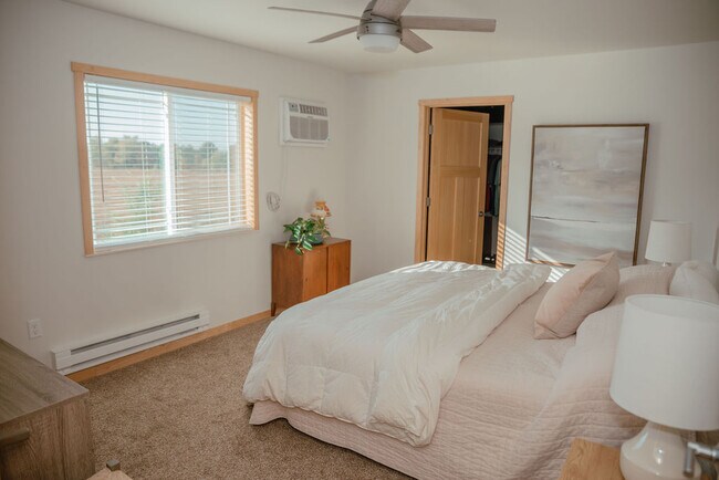 Foto del edificio - 3950 Sunnyside Dr W