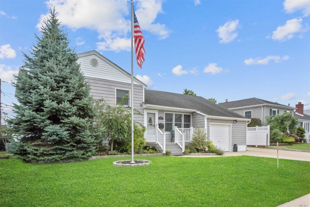 3584 Ladonia St, Seaford, NY 11783 House Rental in Seaford, NY