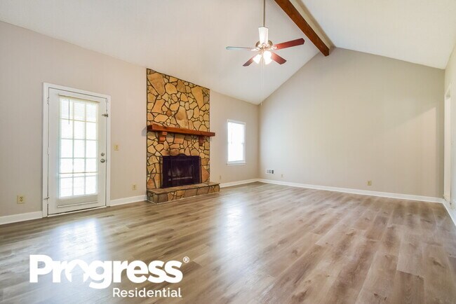 Building Photo - 1200 Great Oaks Dr SE