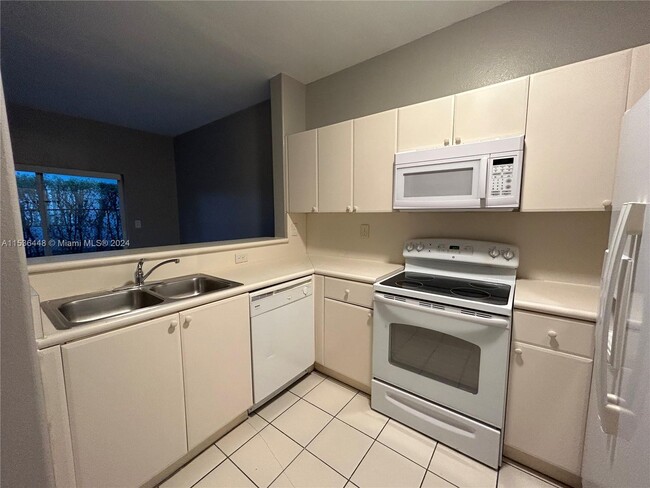 Building Photo - 1692 SE 29th Ct