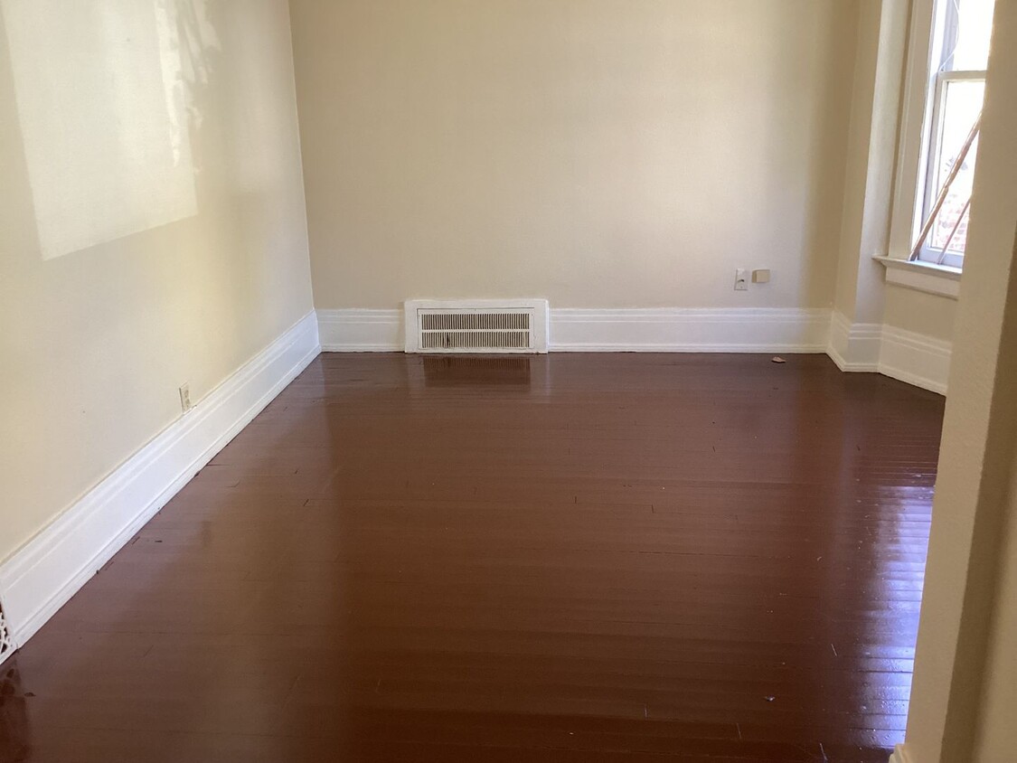 Foto principal - 3913-3915-3915 W Walnut St
