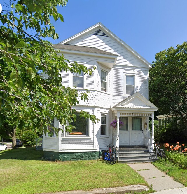 132 Loomis St Entrance - 132 Loomis St