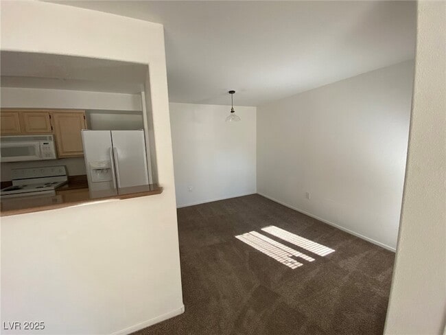 Building Photo - 555 E Silverado Ranch Blvd
