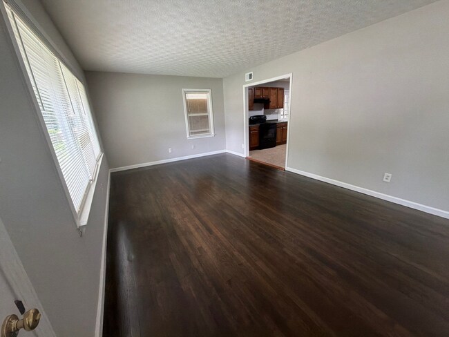 Foto del edificio - 3587 Hallbrook St