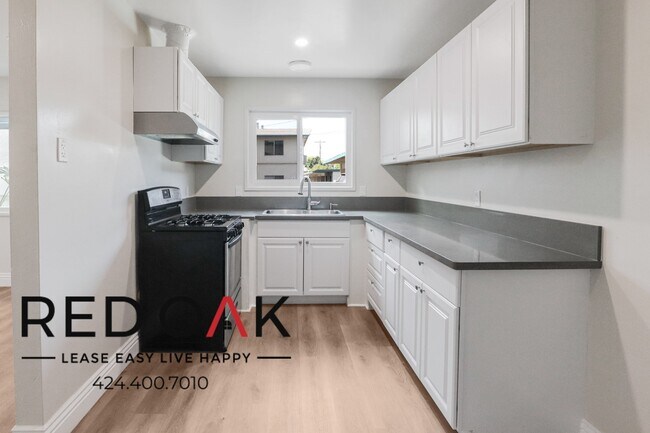 Foto del edificio - Sunny And Spacious One Bedroom with Kitche...