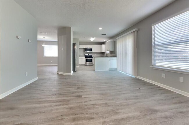 Building Photo - 28802 Stapleford St