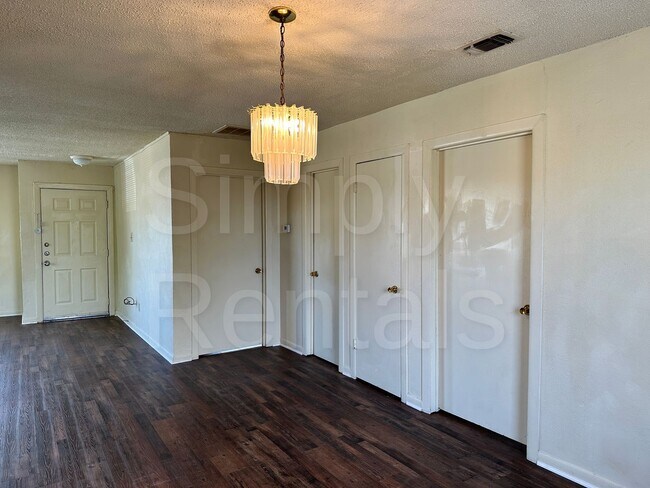 Foto del edificio - 2811 Granger St