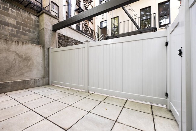 Foto del edificio - 347 E 105th St