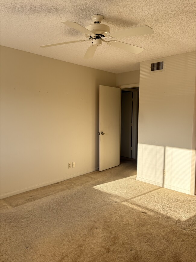 Building Photo - 503 Shady Pine Way