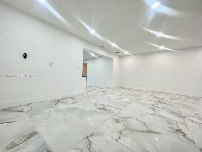 Foto del edificio - 1649 NE 8th Ave