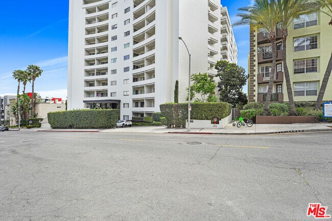 Foto del edificio - 7250 Franklin Ave
