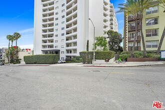 Building Photo - 7250 Franklin Ave
