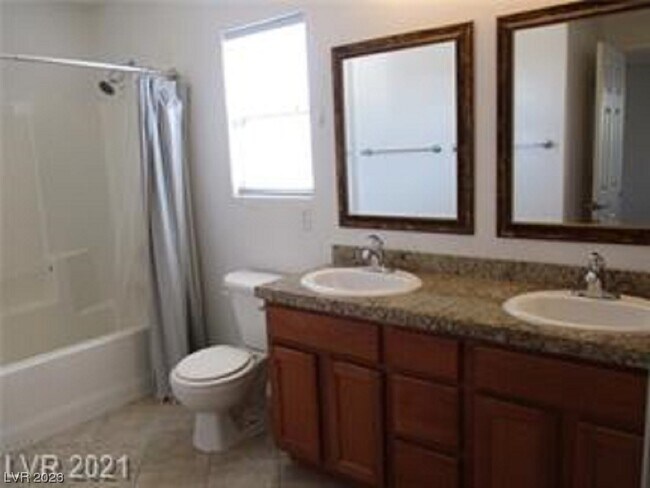 Building Photo - 2381 Lilac Cove St