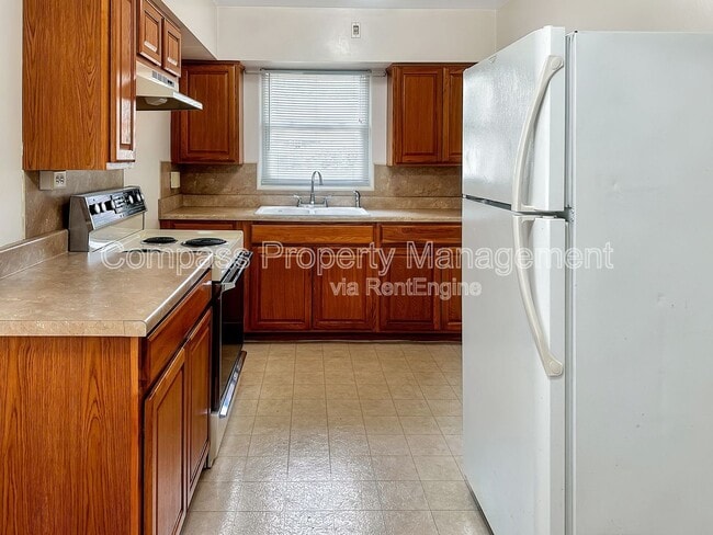 Building Photo - 2717 S Burdick St