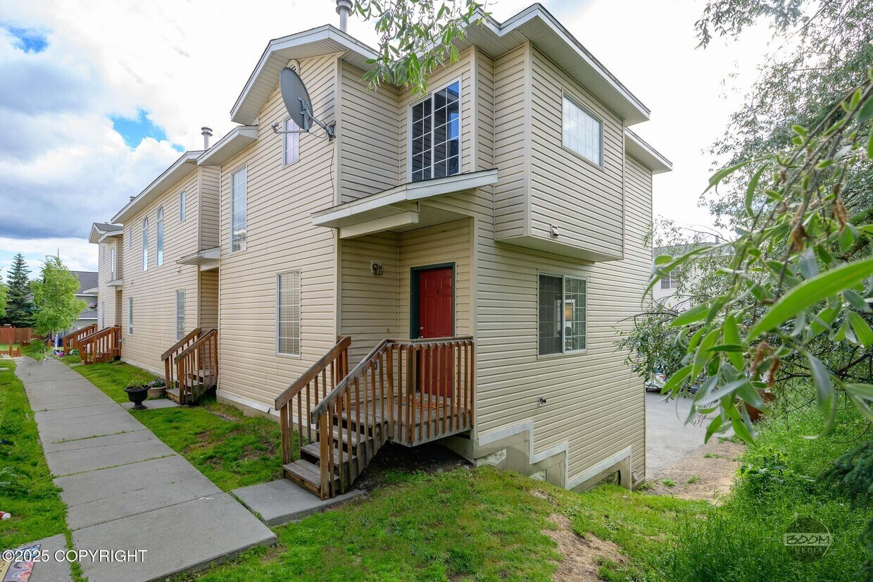 Foto principal - 6923 Gold Kings Ave