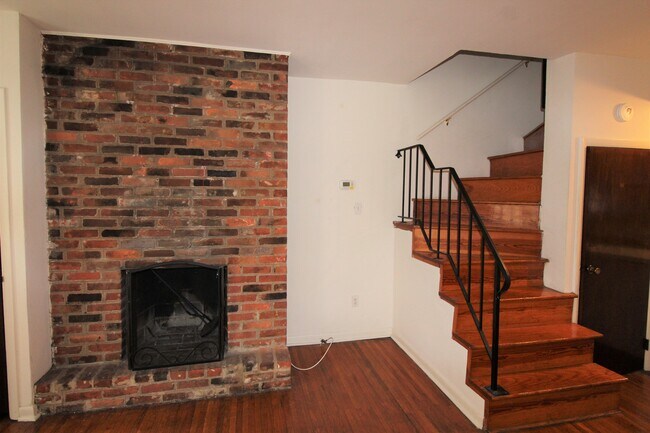 Building Photo - 248 S Alder St